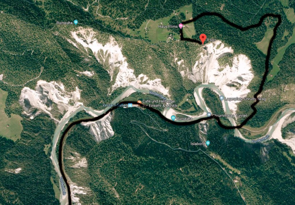 Google Earth で見た川と道路。