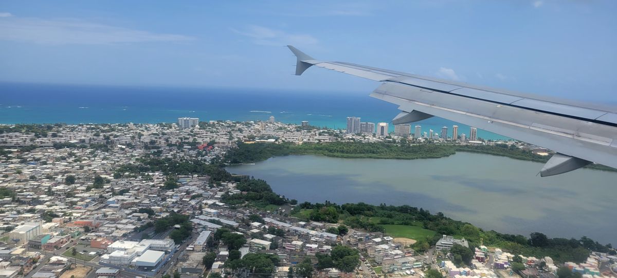 プエルトリコの空港が訪問者の到着記録を記録
