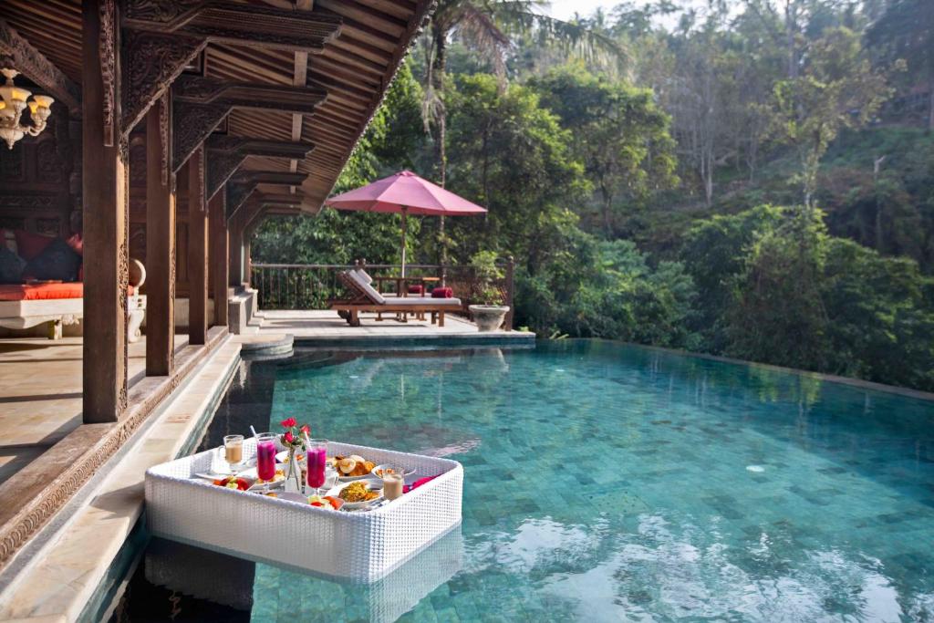 バリ島の水上朝食を楽しめる人気リゾート 20 選