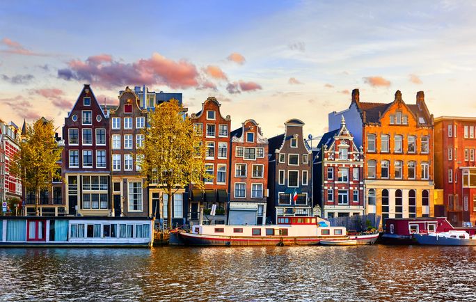 オランダ、アムステルダムの歴史的建造物。