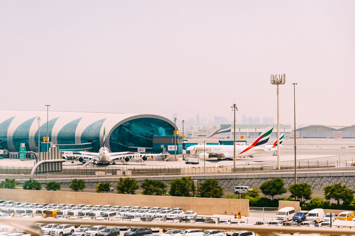 ドバイ空港は昨年、約 8,700 万人の旅行者を受け入れました