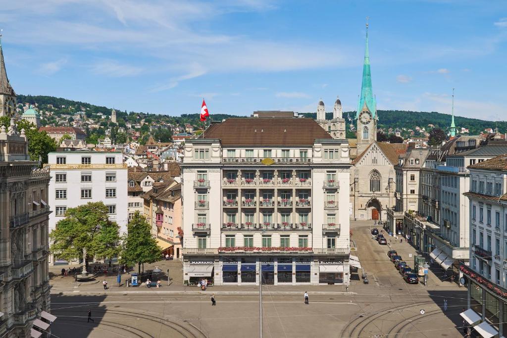 スイスの都市の空撮。
