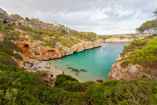 スペインのマヨルカ島にある美しいビーチ、カラ・デス・モロ