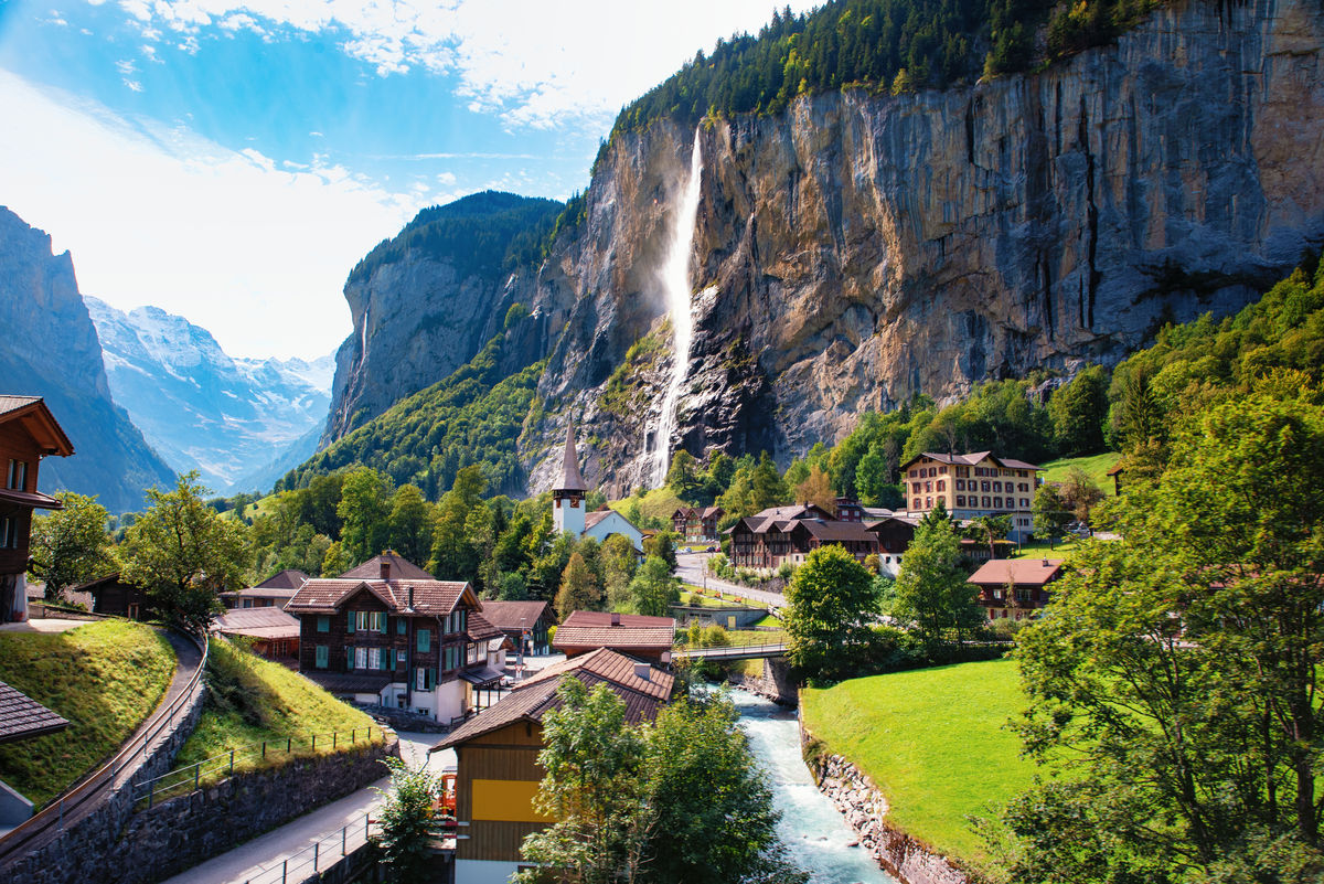 スイスの村、観光過多を抑制するために入場料導入を検討